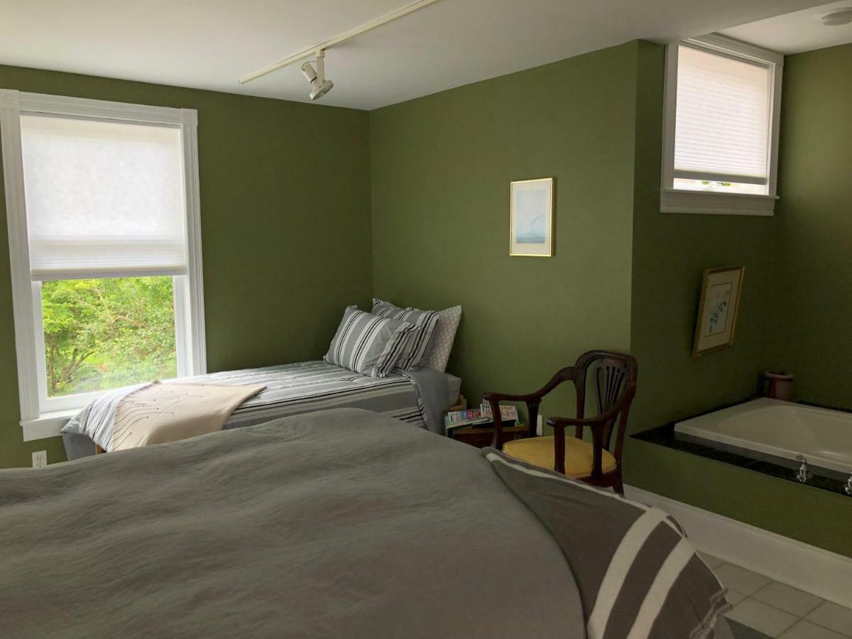 Mahogany Manor Bed & Breakfast Saint John Exteriör bild
